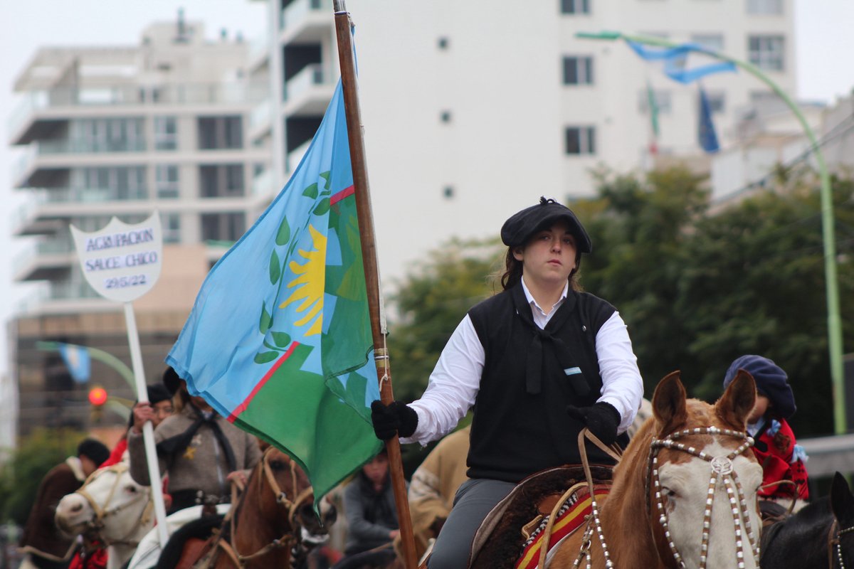 ayeduran's tweet photo. Acompañamos el acto y desfile en nuestra ciudad por el 210° Aniversario de la Declaración de la Independencia 🇦🇷

Una comunidad orgullosa de su historia, su esfuerzo y su compromiso.

@MunicipioBahia @fsusbielles https://t.co/i1PEwImkJh