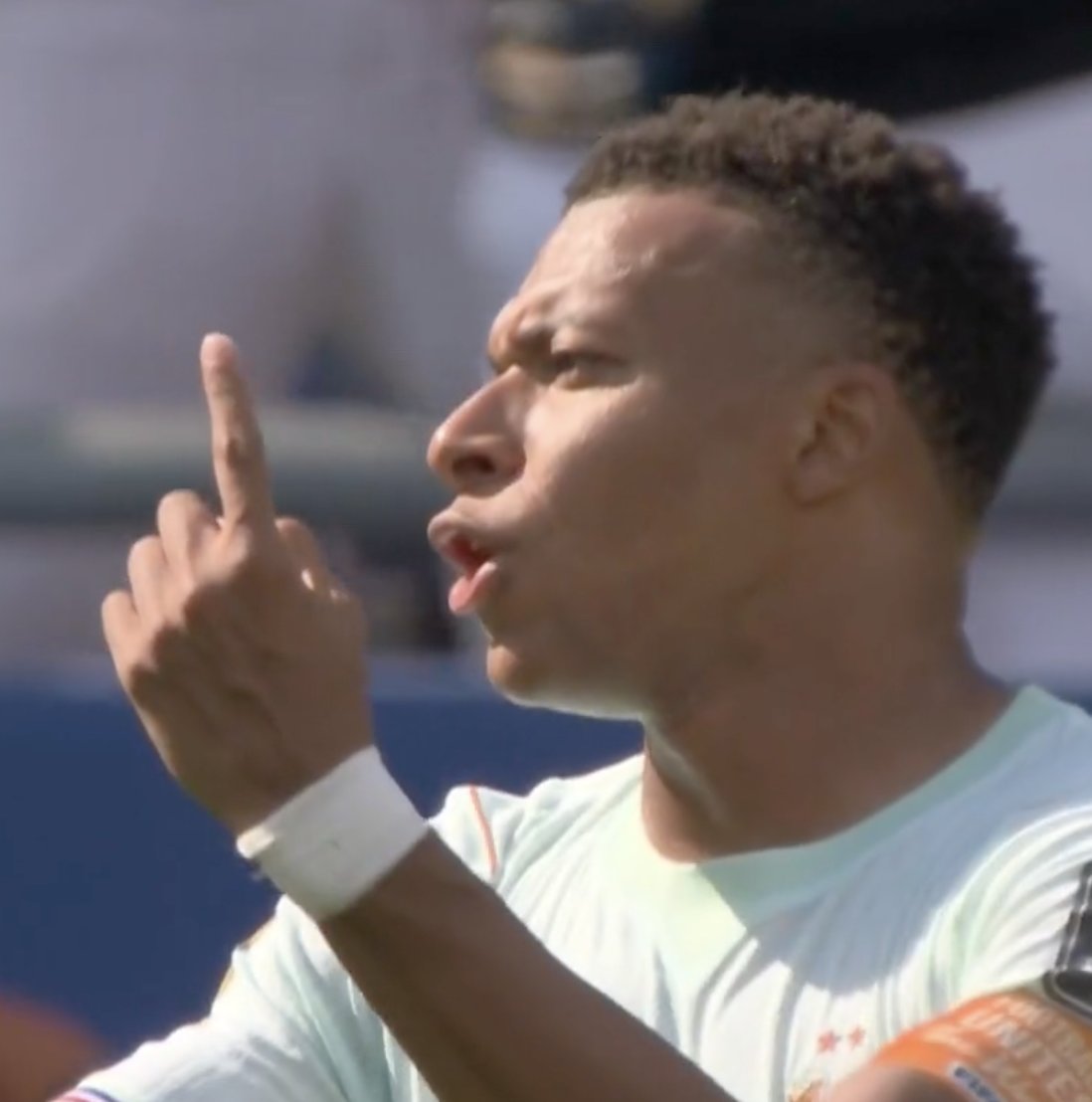 Stake's tweet photo. Mbappé misses a penalty 🚫

Had he converted, France backers would’ve won with our Score First, You Win promotion on Stake. It was that simple. https://t.co/Cf7I3hBAt7