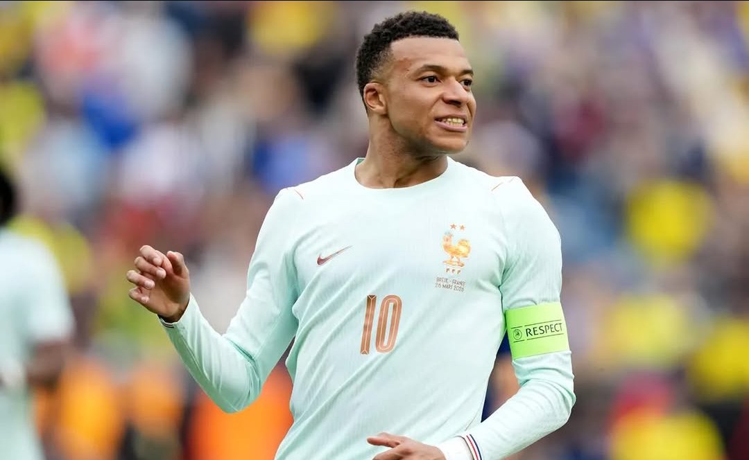 kathysinger2013's tweet photo. Por suerte @KMbappe vos también fallas penales. Pero pensaste que solo los latinos fallaban.
Podrás llegar a tener más mundiales aún pero a Messi no le vas a ganar jamás en humildad. Te falta mucho terreno para eso. Aguante Bono!!!!! https://t.co/Nky3cgvuRb