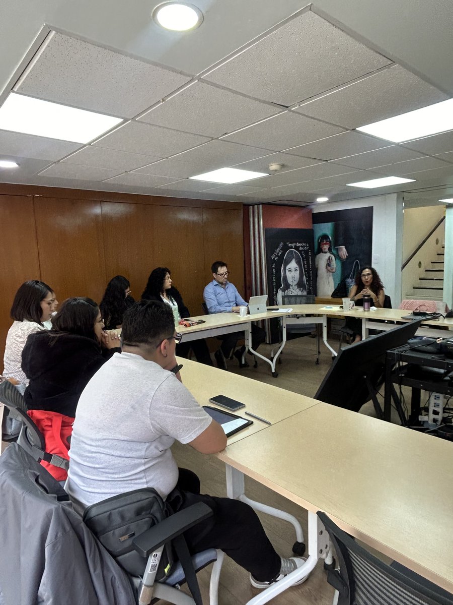 UNFPAMexico's tweet photo. 👉Junto a la Subsecretaría de Educación Media Superior y @mujeresgobmx, colideramos la Estrategia Nacional para Prevenir la Violencia contra las #Mujeres en la EMS.
Los equipos técnicos ya trabajan en la metodología de formación docente con enfoque de derechos humanos y género.🤝 https://t.co/8rQ0leUCxr