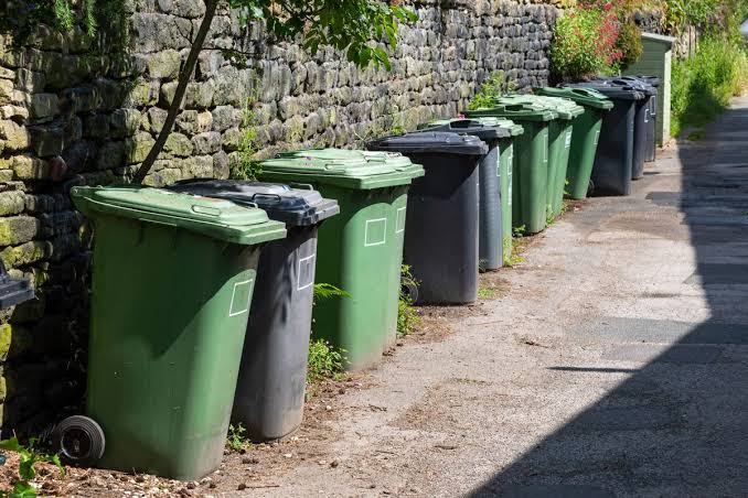 DRJO1965's tweet photo. #CountBinFace
BINS, they're everwhere
- BINS breed
- BINS are taking over our Nation
- BINS take our money
As I post, there are a collection of BINS right outside my house
Only Fartage can stop the BINS from taking over our nation https://t.co/1nEfeUXowk