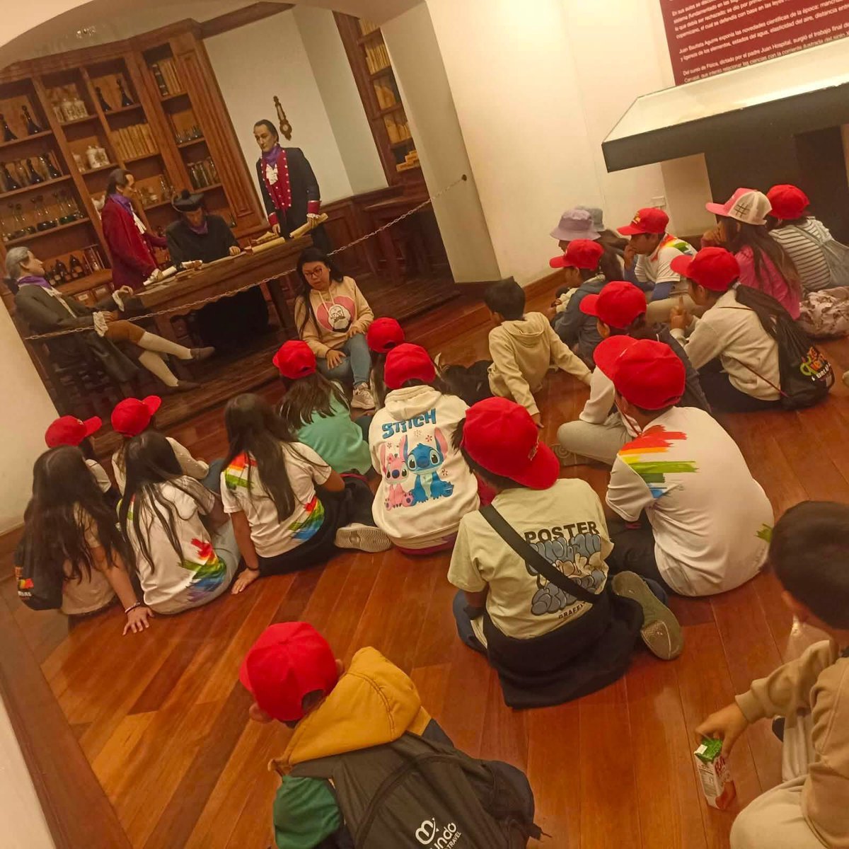 museodeceraAMC's tweet photo. #VeranoDeLasArtes | ☀️ Recibimos a los vacacionales en nuestro Museo, donde cada recorrido acerca a niñas, niños y jóvenes a la historia y la memoria de Quito.

✨ ¡Te esperamos!

#QuitoRenace 
#QuitoNoSeDetiene https://t.co/fWlnyjtOMX