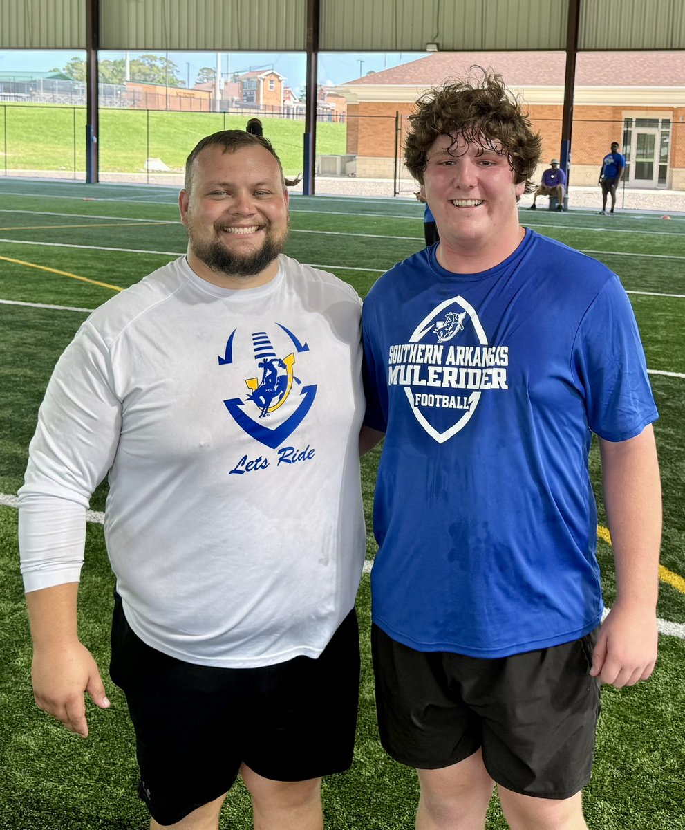 Grant_Gauger's tweet photo. Great to get some work in this afternoon @SAUFootball camp.  Thanks for working with me and visiting with me @CVanosdellSc. Looking forward to staying in touch. #LetsRide

@CoachBradSmiley
@KWashington_7 

@RecruitMarcusFB @Coach_A_MHS  @Coach_JHyde @FB_Marauders https://t.co/zs1750Bphx