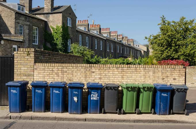 DRJO1965's tweet photo. #CountBinFace
BINS, they're everwhere
- BINS breed
- BINS are taking over our Nation
- BINS take our money
As I post, there are a collection of BINS right outside my house
Only Fartage can stop the BINS from taking over our nation https://t.co/1nEfeUXowk
