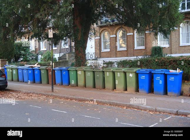 DRJO1965's tweet photo. #CountBinFace
BINS, they're everwhere
- BINS breed
- BINS are taking over our Nation
- BINS take our money
As I post, there are a collection of BINS right outside my house
Only Fartage can stop the BINS from taking over our nation https://t.co/1nEfeUXowk