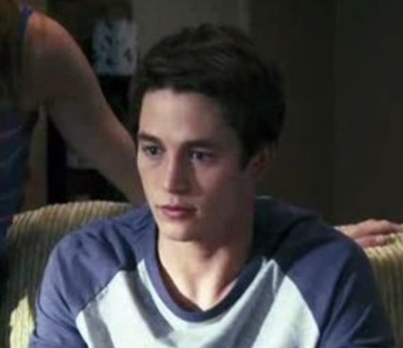 kathnoras's tweet photo. it's always a delight to see bobby campo on my screen when rewatching final destination 🥰 https://t.co/0rh08nnZ8x