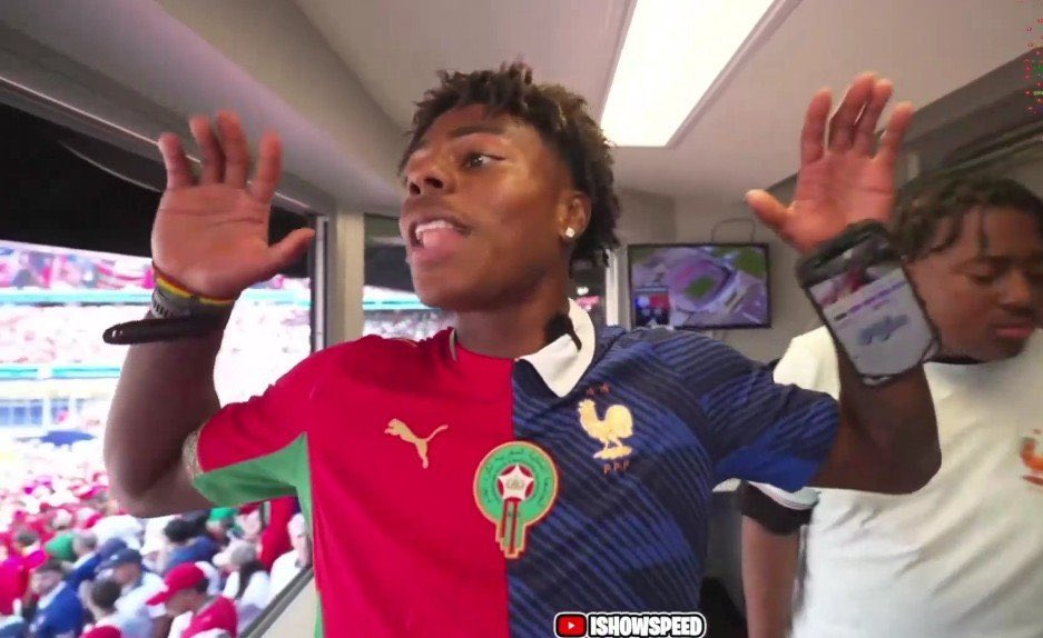 CentralDoBrega's tweet photo. O streamer Speed foi chamado de “pé frio” por vestir a blusa de toda seleção que é eliminada da Copa do Mundo

e hoje ele apareceu com essa blusa pra assistir França x Marrocos

vem aí o primeiro empate nos pênaltis da história 👏🏻👏🏻👏🏻 https://t.co/Zi7J4rdRfO