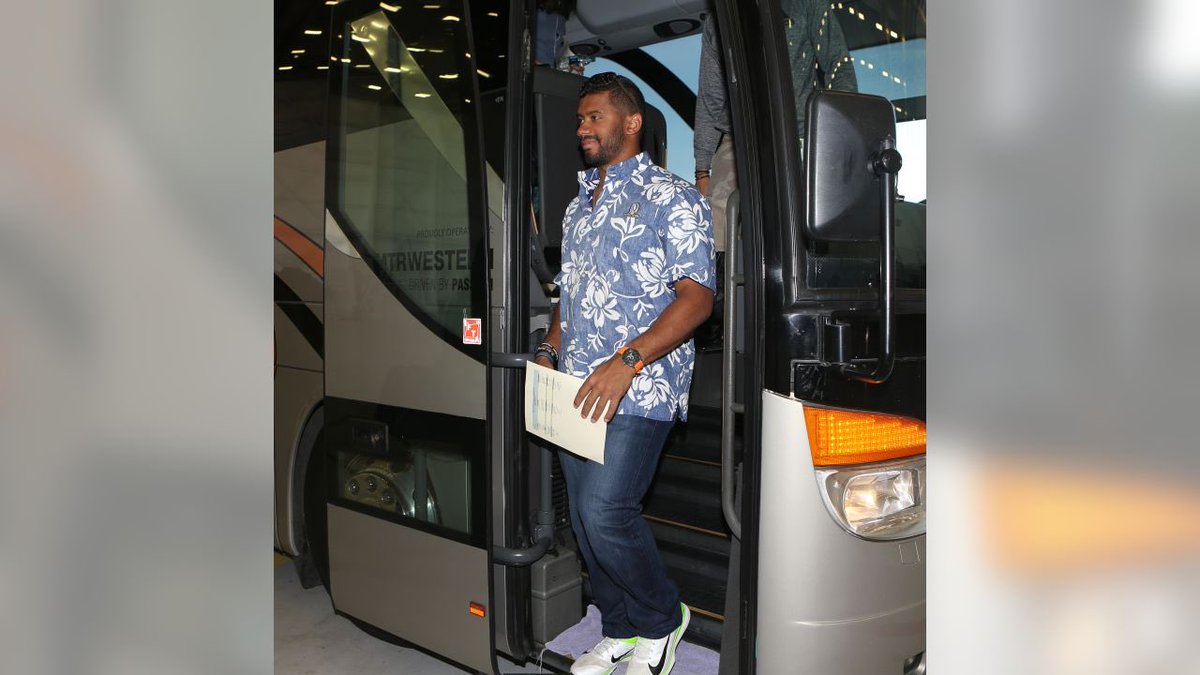 TruBeachBoy's tweet photo. @TheBHentel Maaaaan I been fighting this fight for so long. Russ is corny because Russ is corny. Just like Carlton was corny. He wasn’t corny because he was a good guy, he was corny because he was a square. The pro bowl in Hawaii and he shows up in Hawaiian shirt! https://t.co/JLWmCthyGw