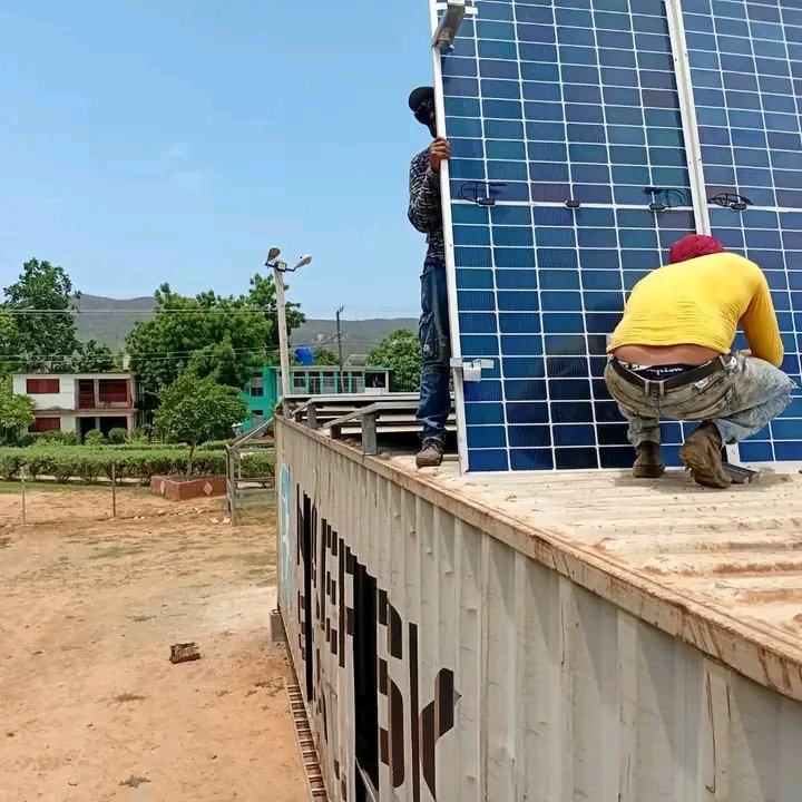 FuentesOquendo's tweet photo. Centros comunitarios de carga y servicios, una alternativa viable para los ciudadanos ante la compleja situación electro energética que vive el país.
#CubaEstáFirme 
#GuantánamoNoSeDetiene 
@PartidoPCC @DiazCanelB @DrRobertoMOjeda @yoeaberob1 @AlisAzahares https://t.co/EryXGTkCb0