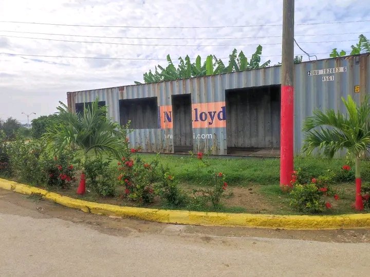 FuentesOquendo's tweet photo. Centros comunitarios de carga y servicios, una alternativa viable para los ciudadanos ante la compleja situación electro energética que vive el país.
#CubaEstáFirme 
#GuantánamoNoSeDetiene 
@PartidoPCC @DiazCanelB @DrRobertoMOjeda @yoeaberob1 @AlisAzahares https://t.co/EryXGTkCb0