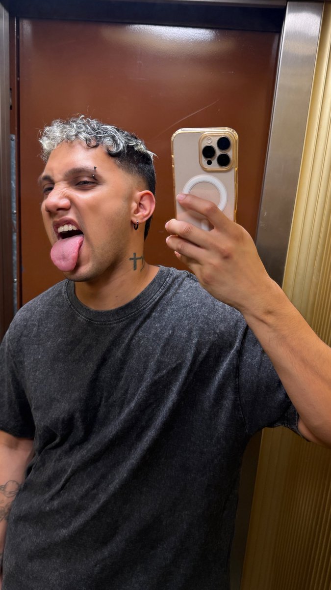 ethan170320's tweet photo. 👅👅👅🔄 https://t.co/NteUftjzLj