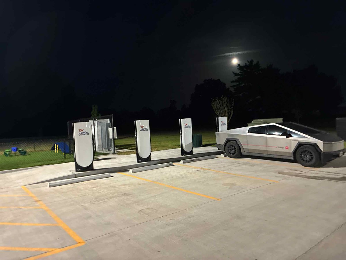 Tesla Charging tweet media