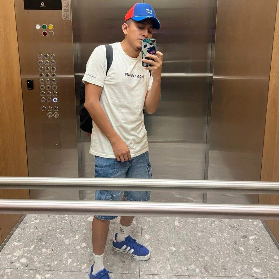 FLAITERIO7's tweet photo. hetero engañado🥵 https://t.co/mLYZEzj43l