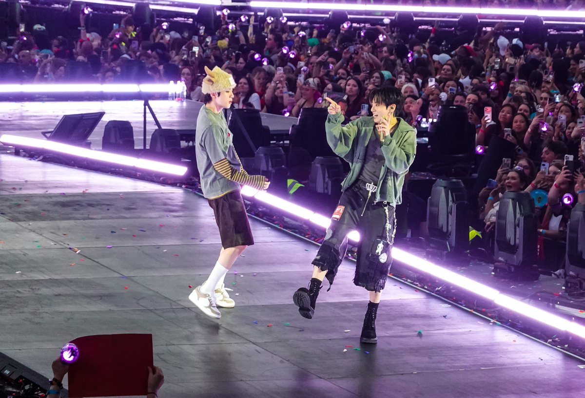 Jinskoookie's tweet photo. #JINKOOK courtesy of @rocktheview https://t.co/Jf8zDyraQe