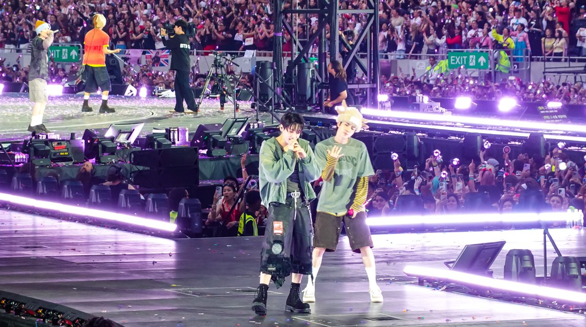 Jinskoookie's tweet photo. #JINKOOK courtesy of @rocktheview https://t.co/Jf8zDyraQe