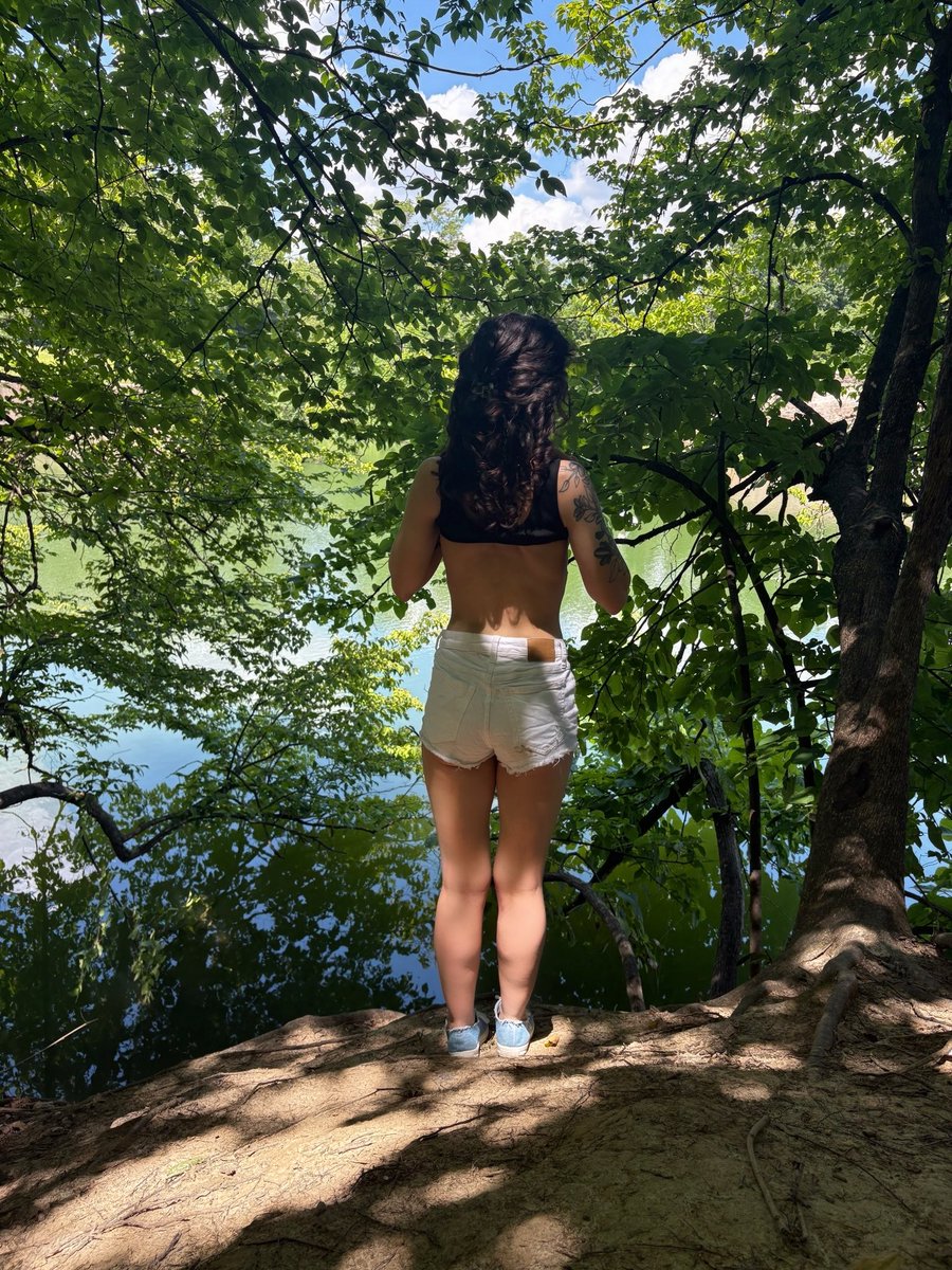 NatxxTodd's tweet photo. Wanna go for a hike with me? https://t.co/2AeUhidtFB