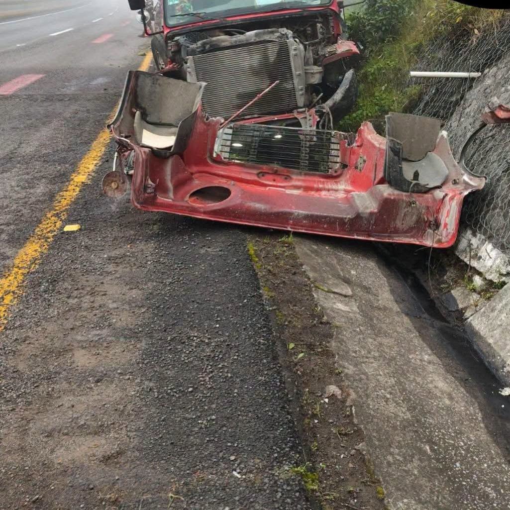 PoderNoticiaPue's tweet photo. #Entérate||🚛💥 Un tractocamión se salió del camino en la autopista Esperanza–Maltrata, a la altura del km 232.
Hay presencia de neblina densa en la zona, lo que reduce la visibilidad. 🌫️
@GN_MEXICO_
#PoderNoticia #DondeTuVozSeEscucha https://t.co/JIuyAHhPfg