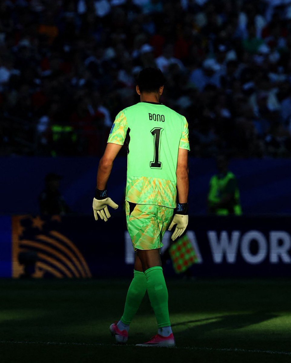 6witi's tweet photo. حقيقة وليست راي .. 

بونو أفضل حارس عربي في تاريخ اللعبة بأكملها 🧤 https://t.co/v4ZRLpgwC3