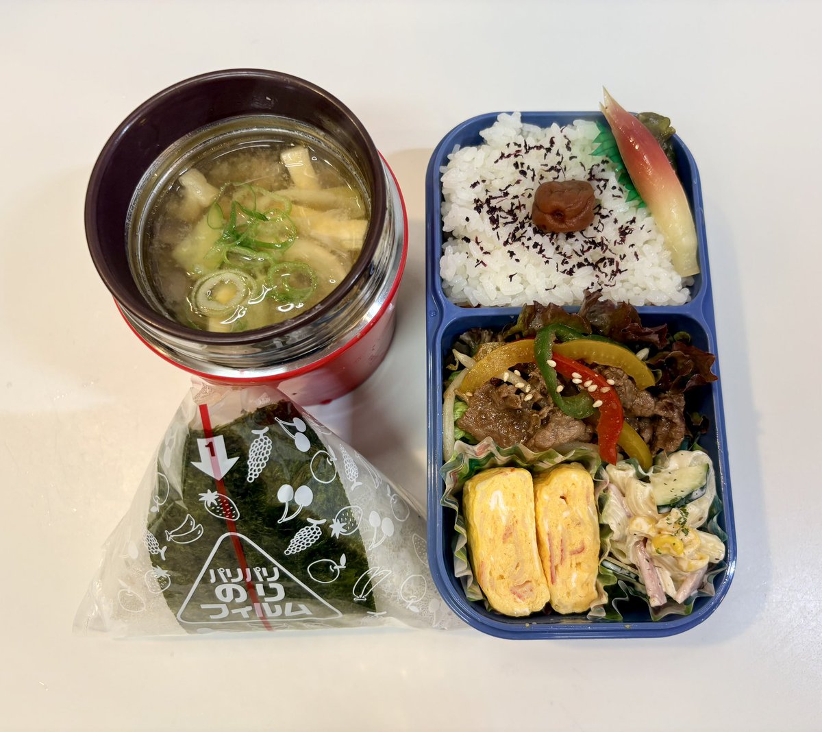 iRrw6jXOSuMPcnV's tweet photo. おはようございます☀️
本日の主人へのお弁当🍱♬*

 #お弁当  #お弁当作り  #お弁当記録 
 #お弁当作り楽しもう部 https://t.co/kWMaBDOvU6