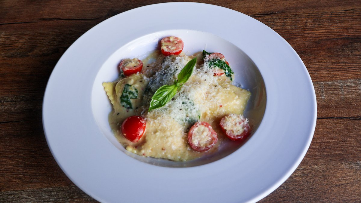 BourbonsBistro's tweet photo. Don't sleep on Chef Jereme's summer menu, which includes this succulent Lemon Ricotta Ravioli!  Filled with lemon zest and fresh Wisconsin Ricotto cheese, then tossed in garlic lemon cream sauce, with basil, cherry tomotoes, grated Parmesan, bourbon black pepper. https://t.co/cm8vasABdQ