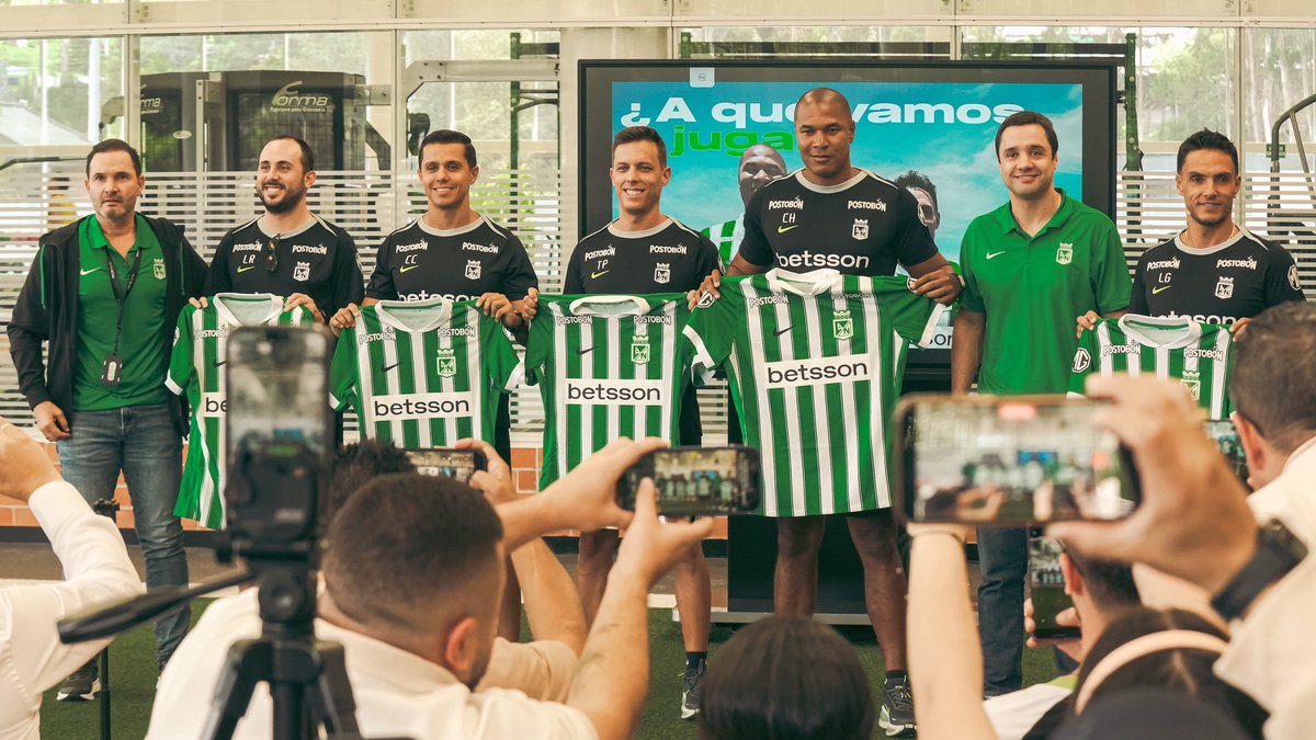 nacionaloficial's tweet photo. Las mejores imágenes de la presentación de Lucas González como nuevo director técnico de Atlético Nacional.

#VamosTodosJuntos https://t.co/frdmdwzta7