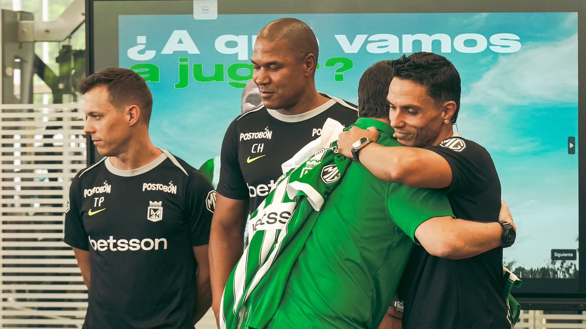 nacionaloficial's tweet photo. Las mejores imágenes de la presentación de Lucas González como nuevo director técnico de Atlético Nacional.

#VamosTodosJuntos https://t.co/frdmdwzta7