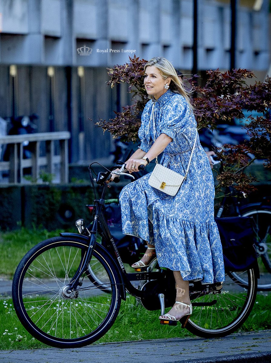 Royaleurope's tweet photo. Queen Máxima visits Amsterdam Zuidoost as part of the Debt-Free Neighbourhood initiative. ©Albert Nieboer
#QueenMaxima #Netherlands #Amsterdam #AmsterdamZuidoost #FinancialHealth #DebtFreeNeighbourhood #SocialAffairs #RoyalVisit #DutchRoyalFamily #SFGN #NPLV https://t.co/xGtOfZj4iu