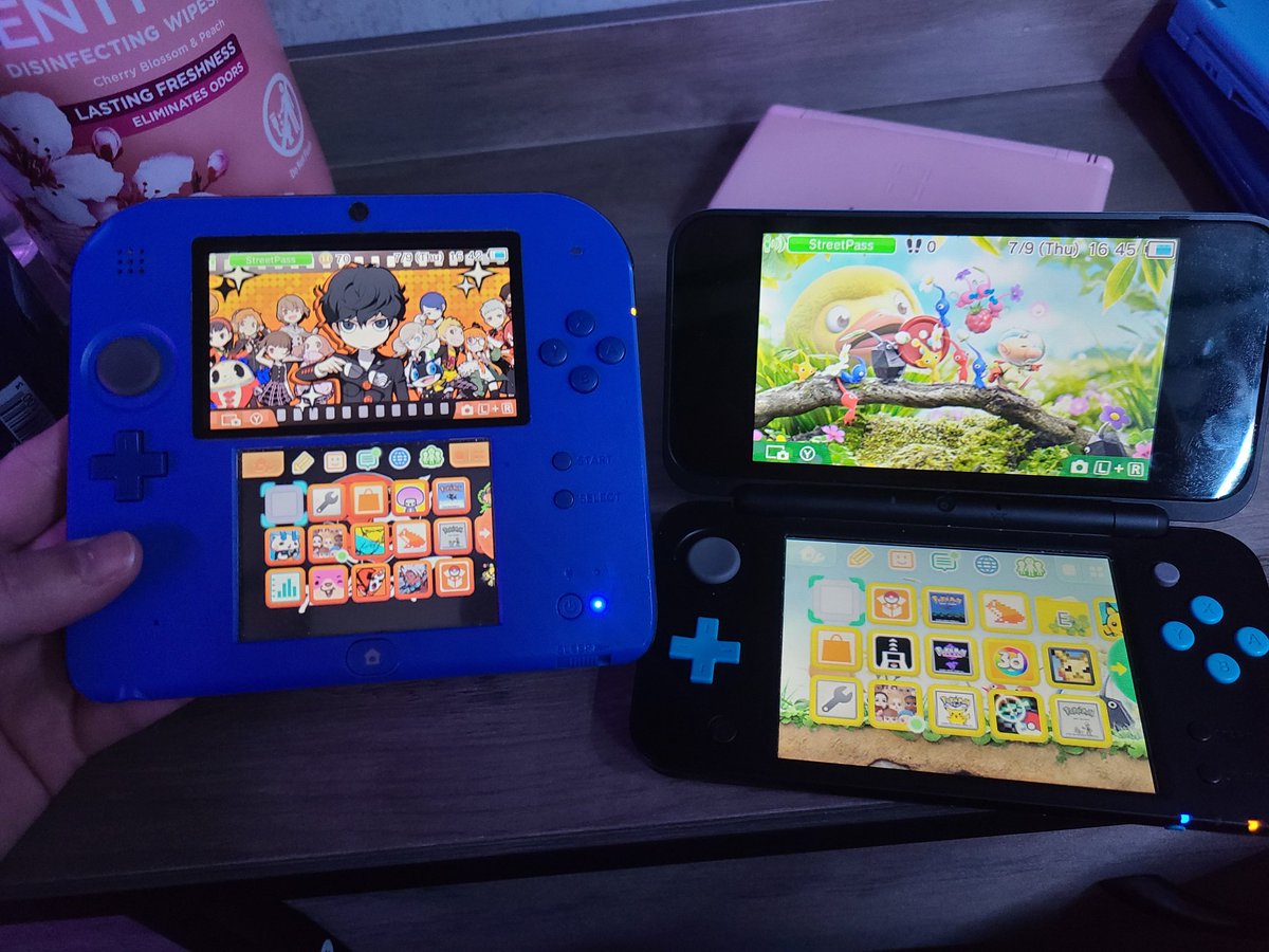 Silvesary's tweet photo. I have two that share my games across them! https://t.co/Rygjtaz3MJ