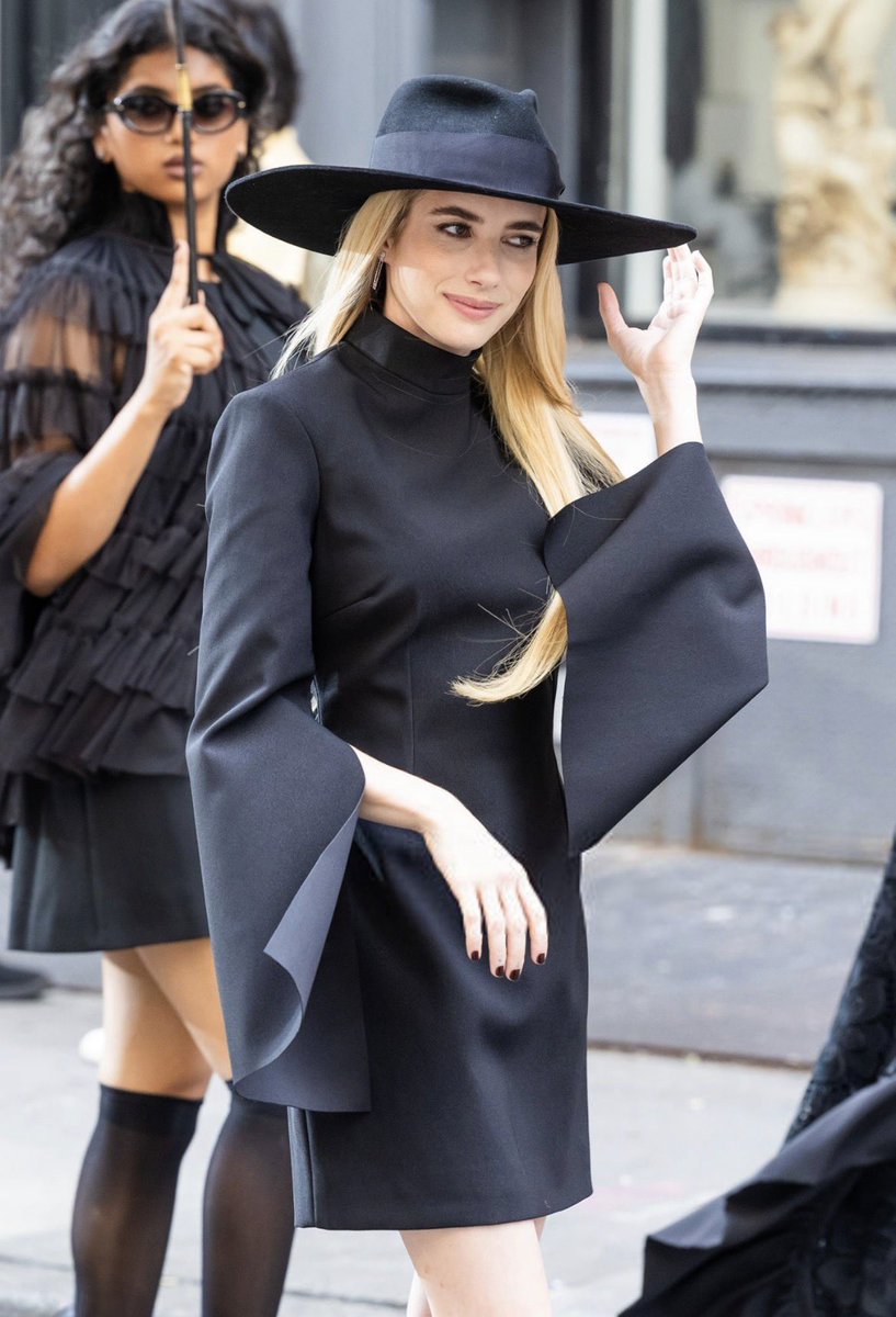 nadersiee's tweet photo. oh madison montgomery is the it girl of coven and they know it https://t.co/kGa7yMY5IG