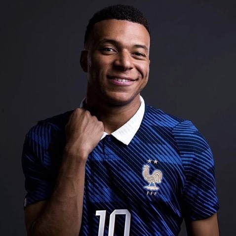 TheePopCore's tweet photo. Shakira reveals that Kylian Mbappé was the first player to agree to appear in the music video for ‘Dai Dai’. https://t.co/7CRutdS39K