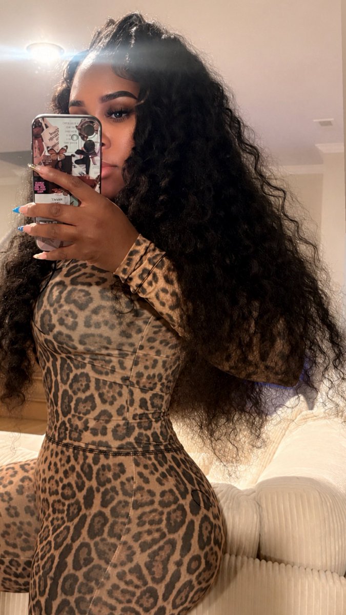 niyaab05's tweet photo. my big sister the sht literally https://t.co/lg8o8H1Ssr