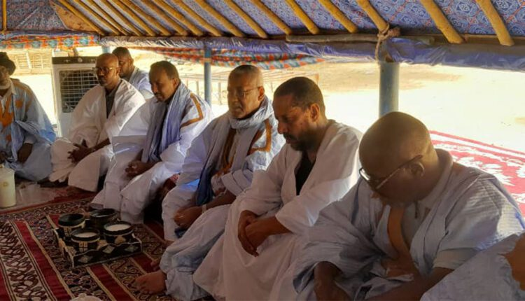 mauritaniahadth's tweet photo. بتوجيه من فخامة الرئيس محمد ولد الشيخ الغزواني، قدّم والي الحوض الغربي واجب العزاء لأسرة الفقيد الفقيه محمد ولد الصبار، في لفتة تجسد قيم التلاحم والوقوف إلى جانب المواطنين في أوقات المحن.
#موريتانيا_الحدث https://t.co/TDVlP9AfEy