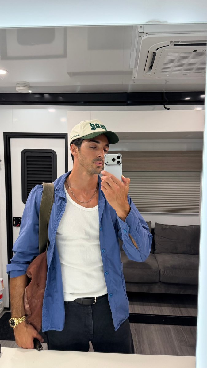 acervoTZP's tweet photo. TayTay looks absolutely gorgeous in his new Instagram story! 💙✨ https://t.co/6TinRd6m96