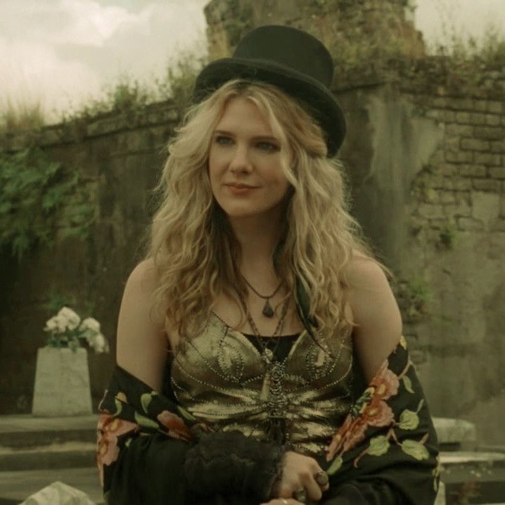 cherryizadise's tweet photo. nunca perdoarei a cretina do ryan murphy por não ter feito de tudo p trazer a lily rabe p reviver minha misty day fã de stevie nicks https://t.co/GYNBFgJsbo