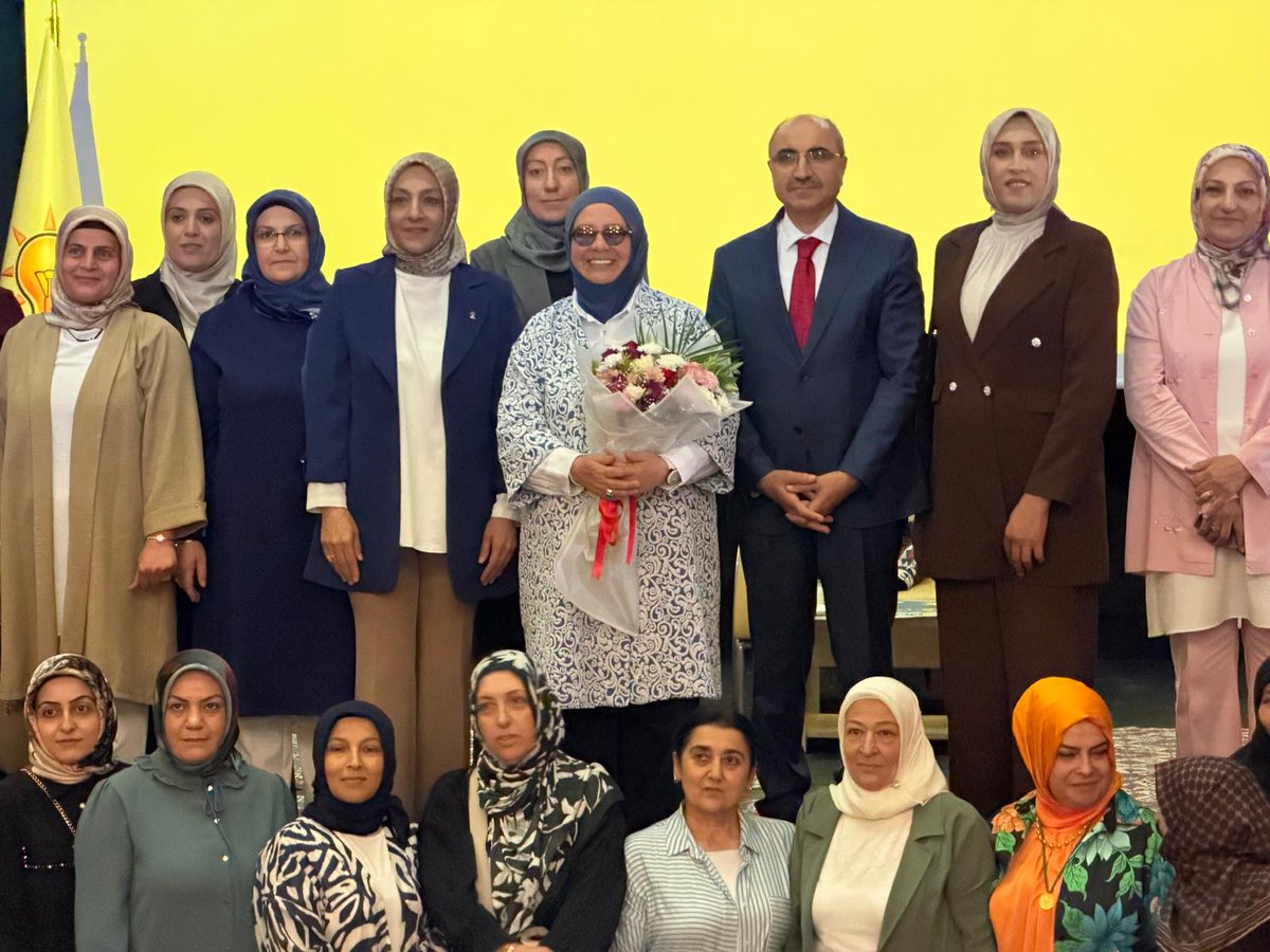 Deryailikan's tweet photo. Yönetimimimizle “Sözcüklerin Gücü” programına katıldık.
Yazar ve Davranış Bilimleri Uzmanı @sengulyigit'in samimi anlatımı, bilgi ve tecrübelerinden istifade ettik.
Bu güzel program için emeği geçen herkese gönülden teşekkür ederim.
@zerrin_alpaslan
@zahir_soganda
@SamilogluFaruk https://t.co/4PbjwO8omm