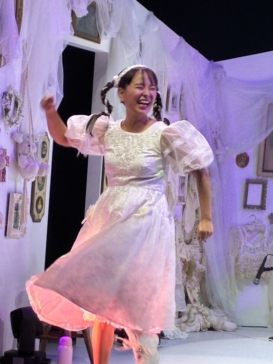 g_aobozz's tweet photo. ももちゃんにハイタッチしてもらえて
その前のお芝居がぶっ飛ぶほど嬉しかったけど、お芝居も、歌も、演奏も、お話も最高で、ぶっ飛ぶことはなく
素敵な夜でした。 #超Maria https://t.co/8czAN7ygFc