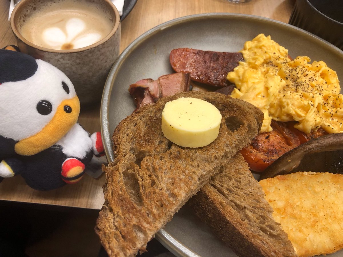 vickyroman_idol's tweet photo. AUSTRALIAAAA🇦🇺

Brekkie, bin chickens, chicken salt snack packs and trams… Sydney I love you https://t.co/YP9W88OWBv