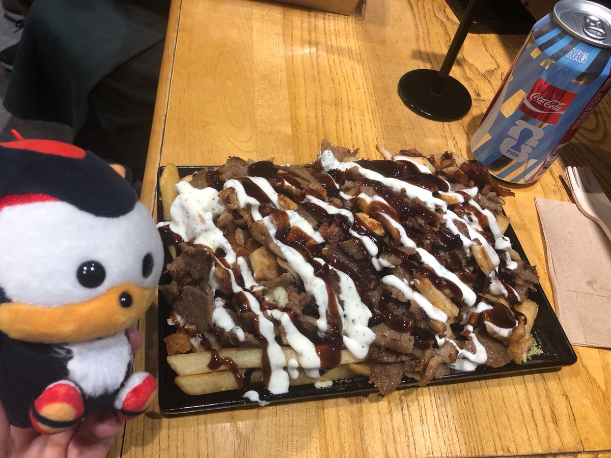 vickyroman_idol's tweet photo. AUSTRALIAAAA🇦🇺

Brekkie, bin chickens, chicken salt snack packs and trams… Sydney I love you https://t.co/YP9W88OWBv