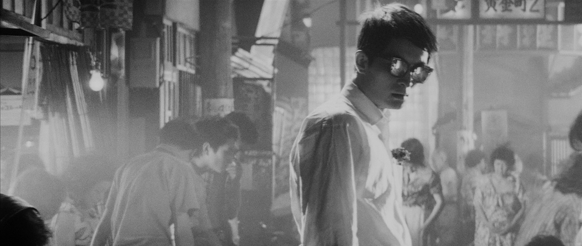 IlGlaz's tweet photo. Watching #HighAndLow for the first time tonight.

Throughout the initial two hours I was like: "Okay, the staging is really inventive, but I'm not sure I understand why it's considered a masterpiece".

And then Takeuchi put his sunglasses on and the final 30 minutes began. https://t.co/Z9OMU7spUt