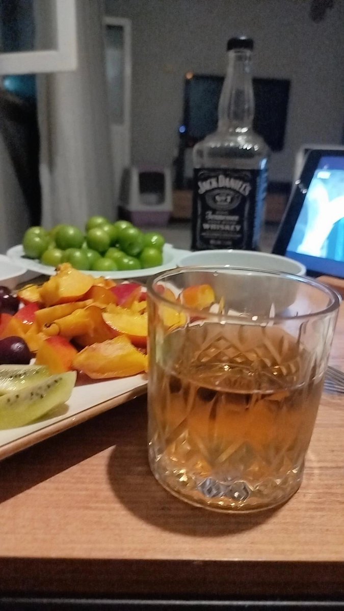 bubenbu11's tweet photo. Bu gece güzel 

                 Havada güzel 😘🤣 https://t.co/eFr45H7hNb
