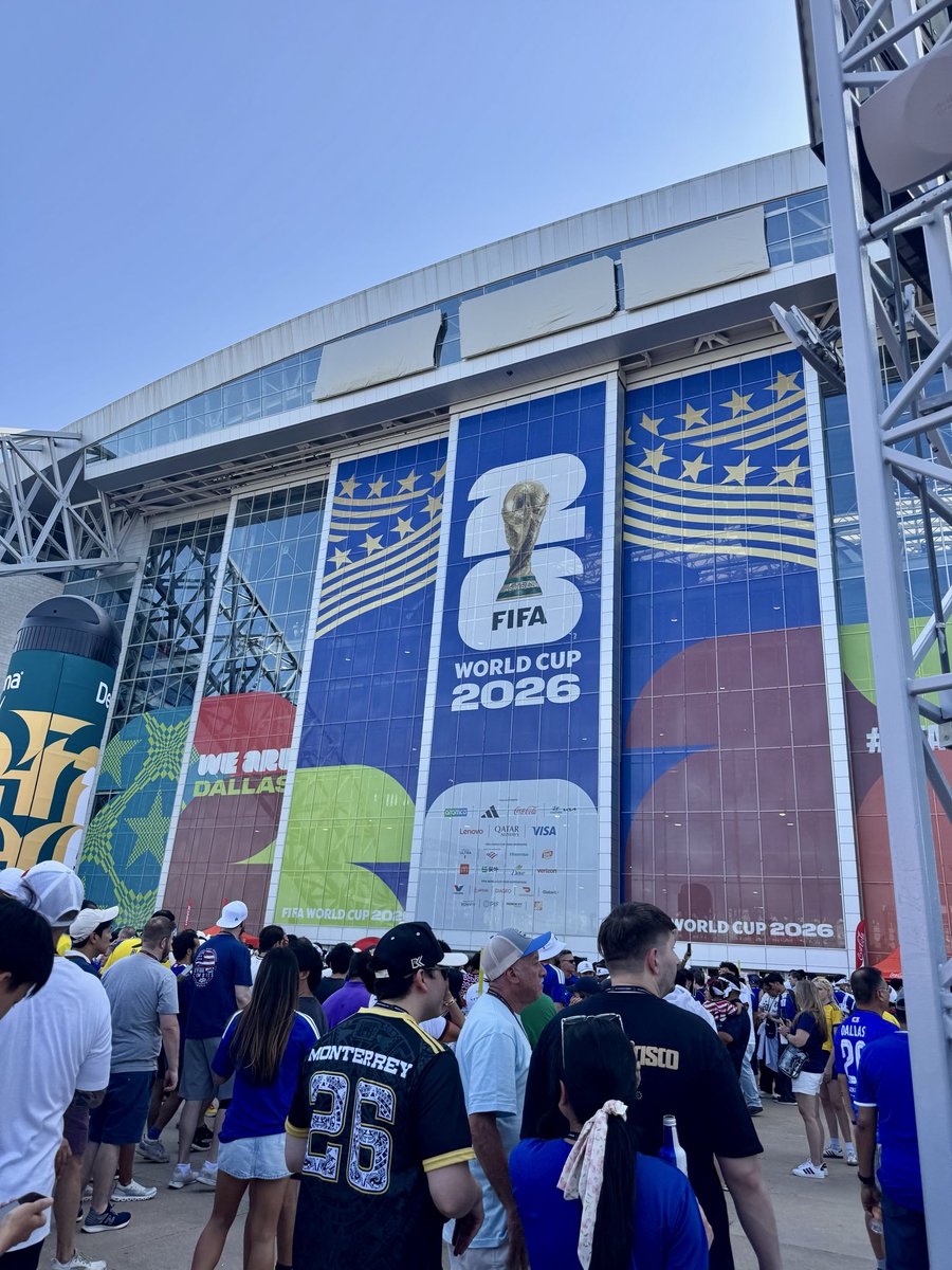 shrimpymiku's tweet photo. Still geeking over this, went to a world cup game to see Japan play and it was easily the best day of my life, if i ever get married or have a child it won’t even come close https://t.co/sf1Fyujqzv