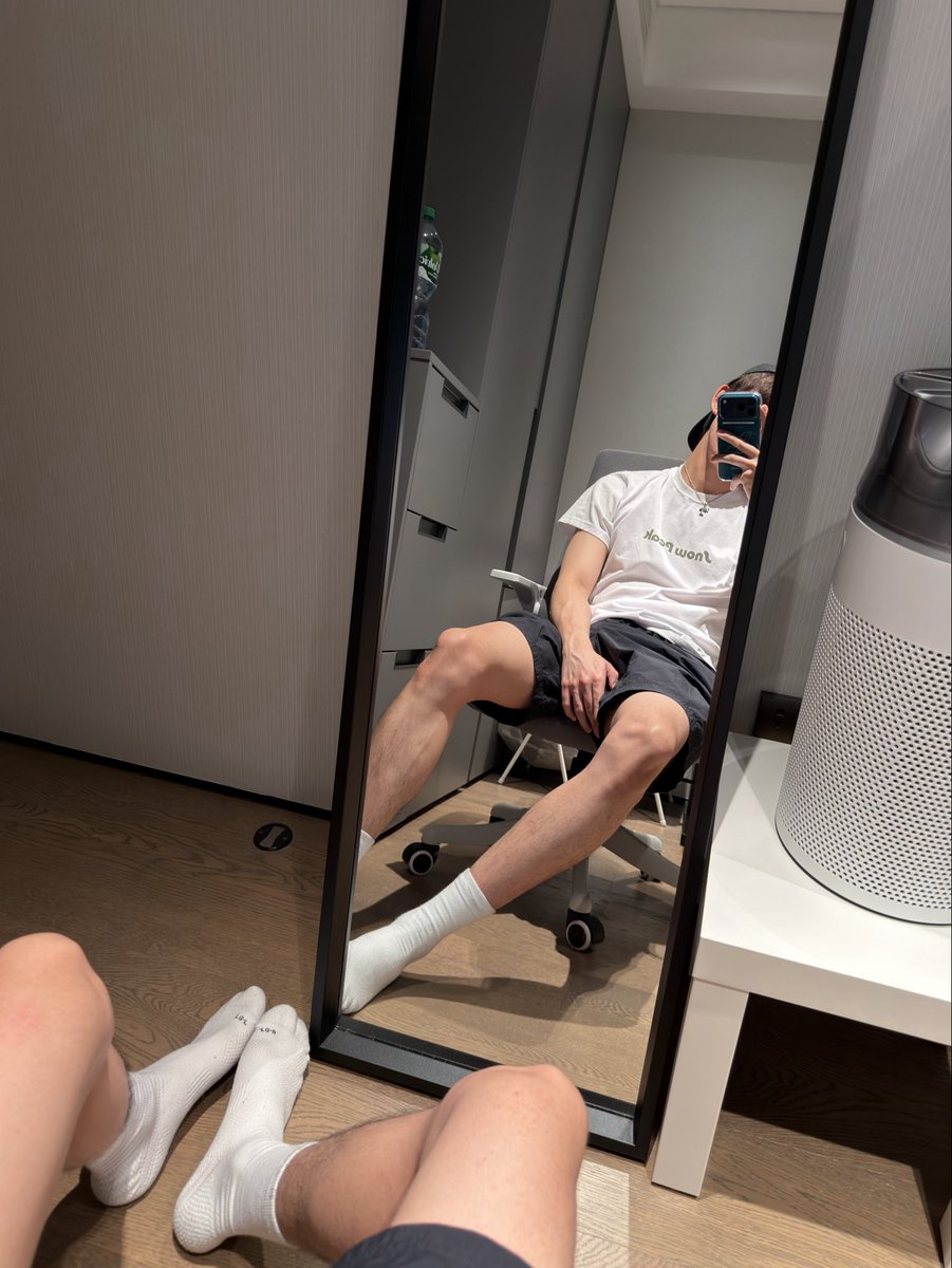 heyitssmarti's tweet photo. 🧢👔🩳🧦 https://t.co/4lhtAhV1HW