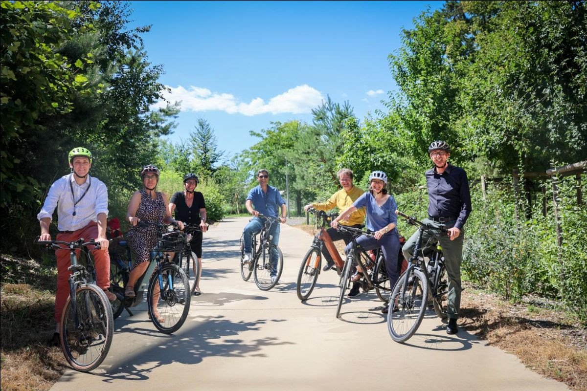 EdRudiger's tweet photo. WCC NEWS: Bike to Work Challenge was met—and bicycling goes on
#WCCNEWS #BiketoWorkChallenge #WorldCouncilofChurches
https://t.co/tQDmEC8Gon https://t.co/wp0RTQijd4