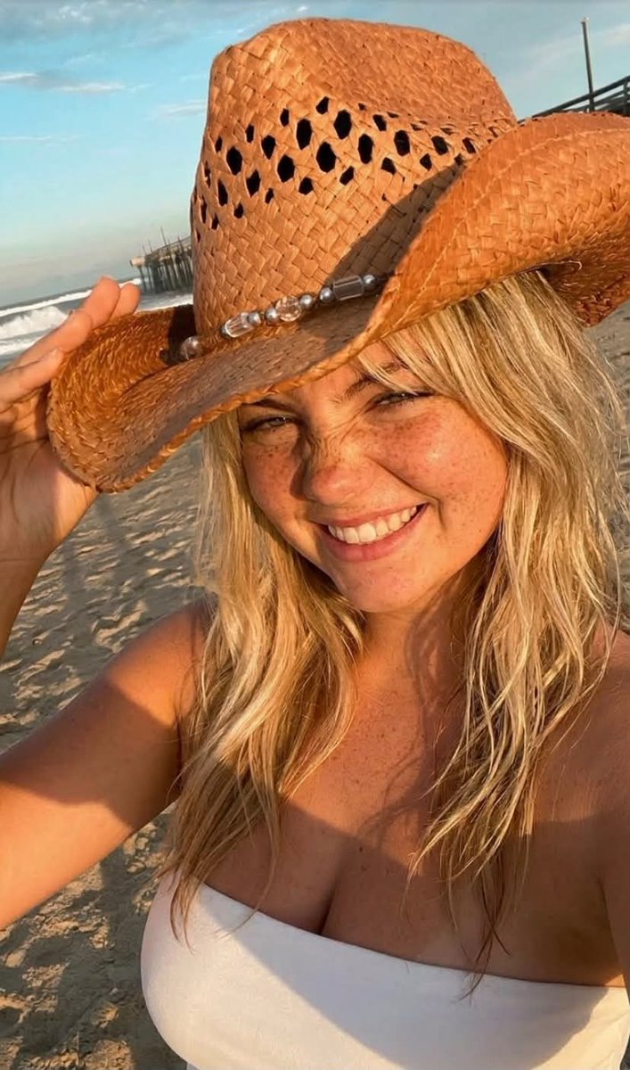 MichelleTaamr's tweet photo. Name calling and insults, never got beat up or anything, but still was depressed enough to want to kill myself because I'm a little maggot like that. I have no ambition, no goals, the only thing I'm trying to do at this point is not die before my parents. https://t.co/9nV2uzys4I
