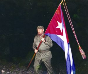 AdaCmkc's tweet photo. Fidel: “La defensa es algo que no se puede confiar jamás a otros, la defensa es algo que un pueblo solo puede confiar a sí mismo”.
#SantiagoDeCuba @LaCmkc
#100AñosConFidel https://t.co/13AaFeksgQ