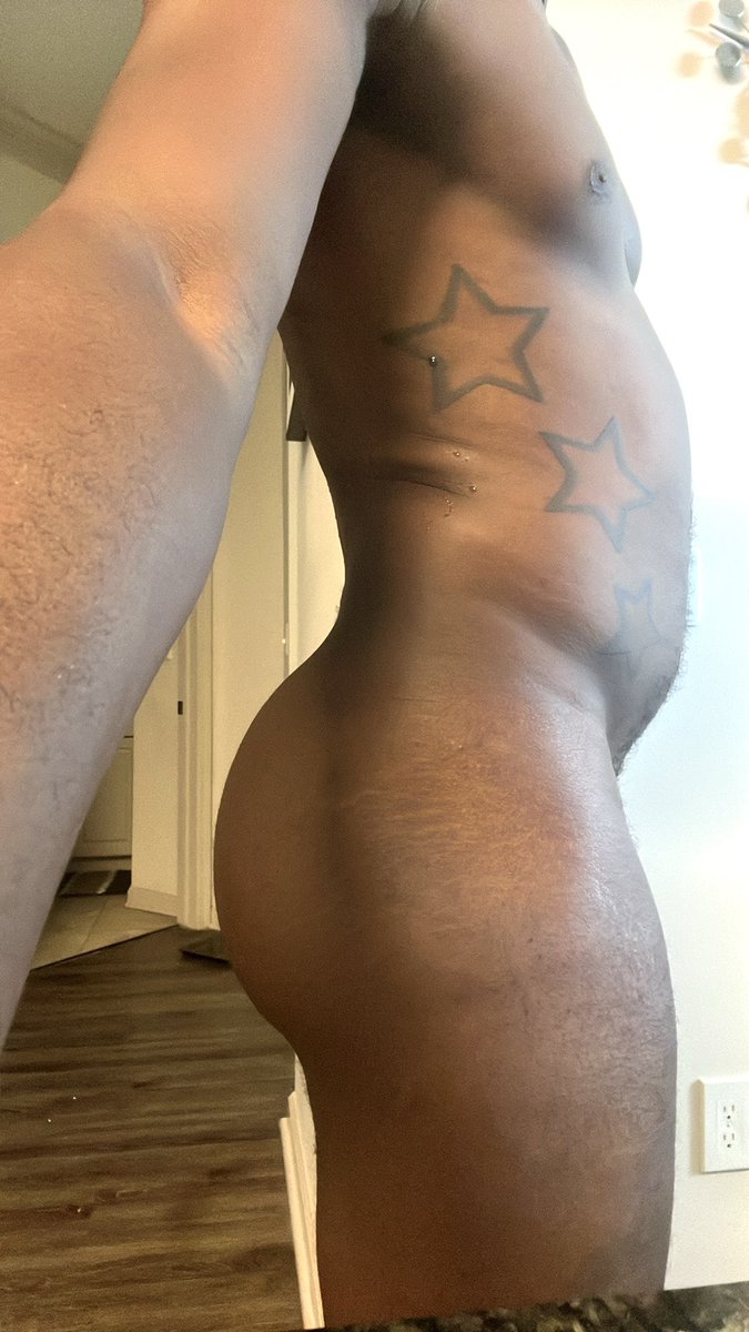 S_Chocolate404's tweet photo. Just a side view 👀👀👀👀 https://t.co/KpfZSjtAOu