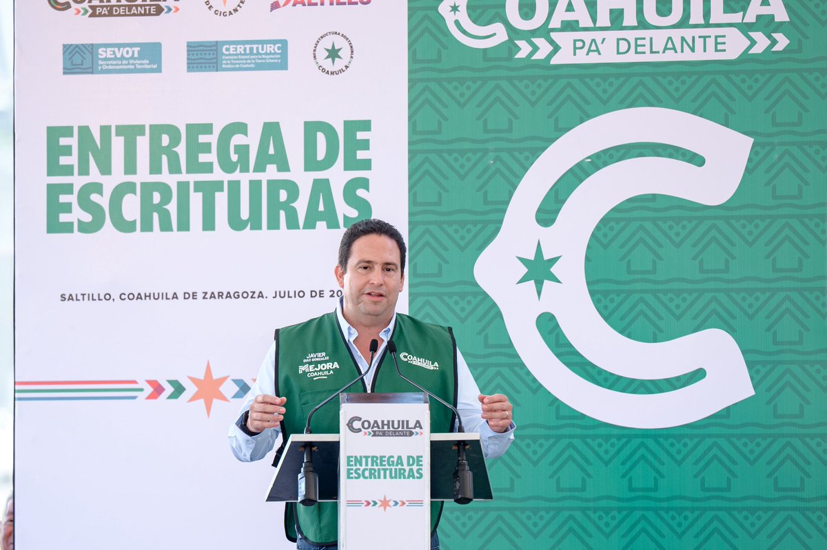 javierdiazglz's tweet photo. Hoy, 500 familias saltillenses recibieron de manos del gobernador @manolojim la certeza jurídica de su patrimonio 🙌 En #Saltillo trabajamos en equipo para que más familias tengan la tranquilidad de contar con su patrimonio seguro. #CoahuilaPaDelante #PorAmoraSaltillo https://t.co/TqOAUSkVfr