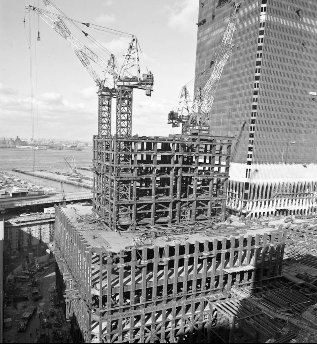 RichardGage_911's tweet photo. [RG911Team] For the uninformed…

Here is what the core columns in the Twin Towers like.

The buildings were not “hollow tubes”.

Their design was one of the most robust ever.

This is why Fortune 500 companies kept offices in the building - even after the 1993 bombing. https://t.co/4HsQFpJOSk