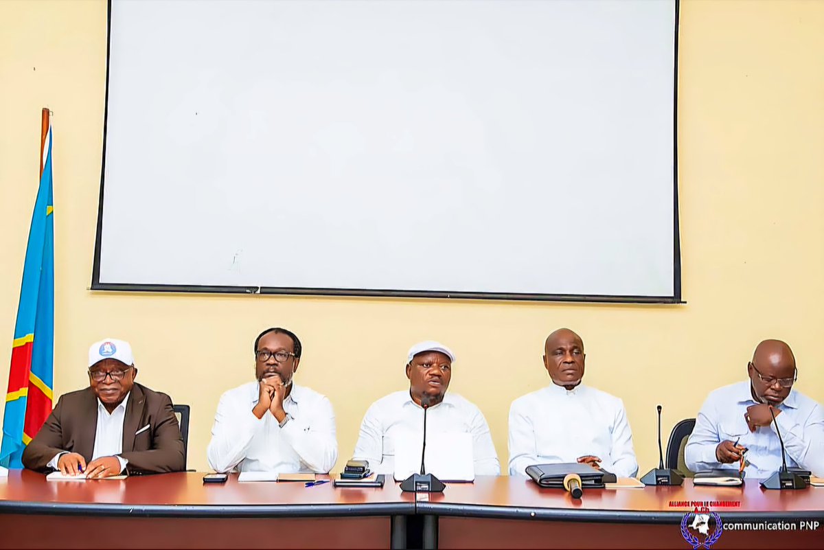 KafCharles's tweet photo. RDC 🇨🇩|| La C64 réaffirme sa ligne : aucun compromis sur ses principes

« Que les choses soient claires : en répondant favorablement à cette invitation, la C64 n’a renoncé ni à ses convictions ni à son engagement. Son combat demeure guidé par la volonté de protéger la République, de faire respecter la Constitution et de garantir l’avenir du peuple congolais. Si elle reste ouverte au dialogue avec tous les acteurs animés d'une véritable volonté de paix, elle affirme qu’aucune concession ne sera faite sur la Constitution, l’État de droit et la souveraineté du peuple congolais. »