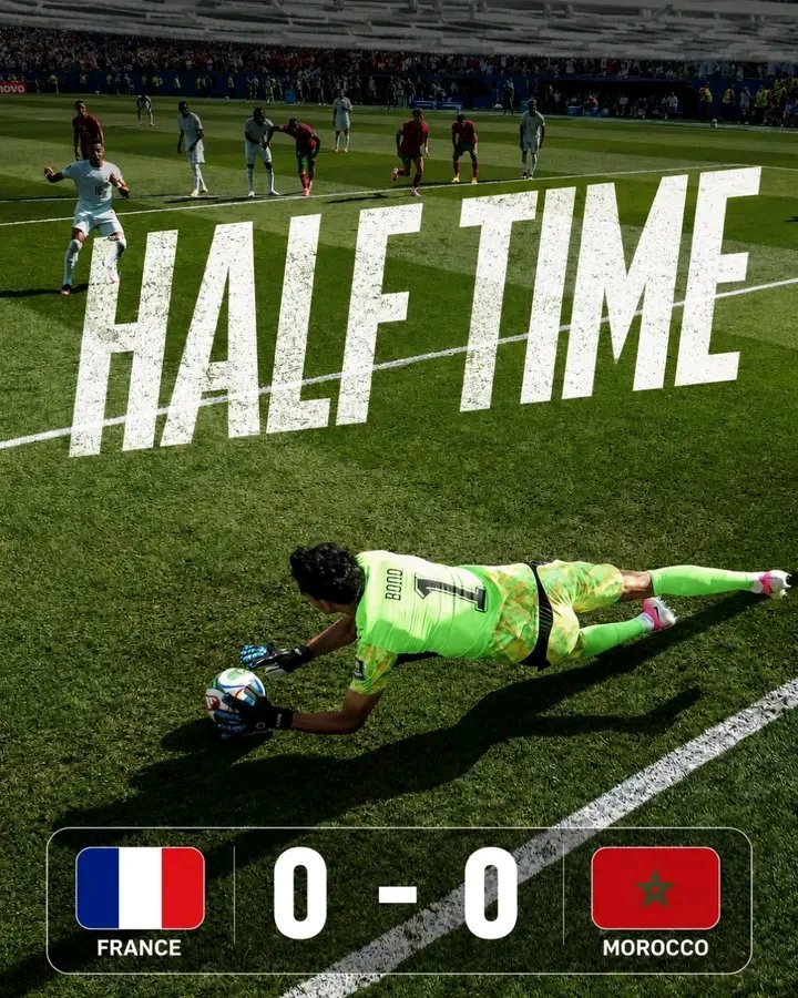 GoQatar_2022's tweet photo. 🧤 Yassine Bounou keeps Morocco level at the break!

The Moroccan goalkeeper came up huge in the first half, including a brilliant penalty save on Kylian Mbappé. 🤯🇲🇦

France 0-0 Morocco. Everything is still to play for. 🍿 https://t.co/XqmcVEkpQC